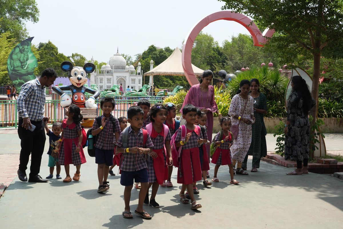 School children arriving for a day out at UVA Meridian Amusement Park