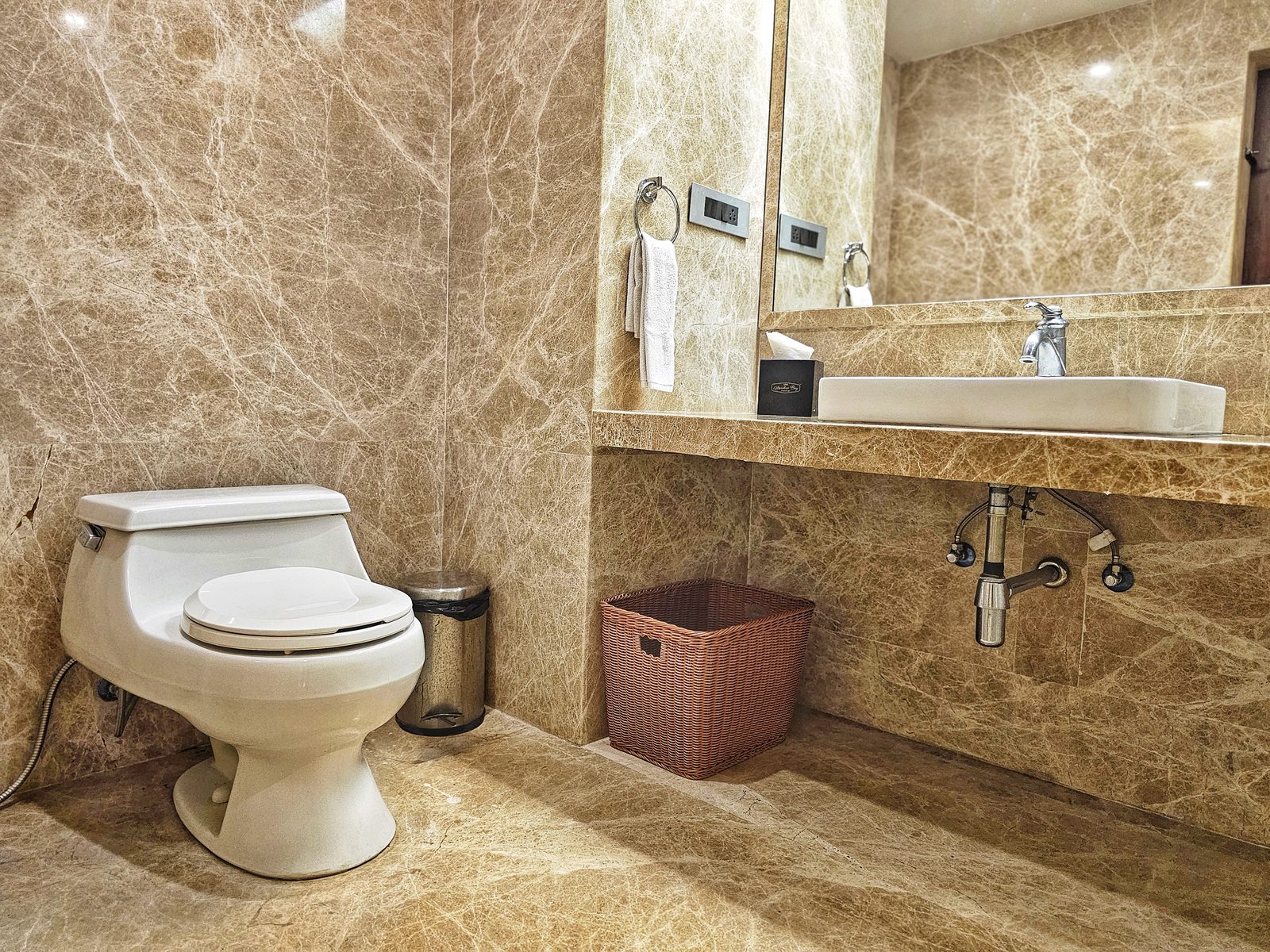 Deluxe Room bathroom toilet at UVA Meridian